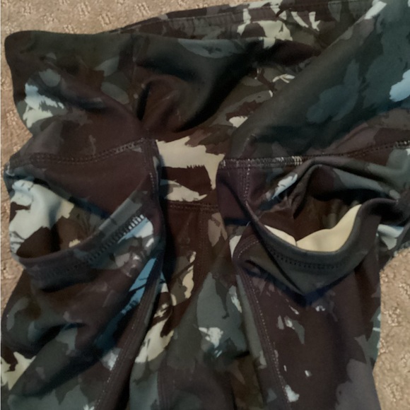 RBX workout/ yoga Leggings, floral print, capri length, size Medium - Picture 6 of 8